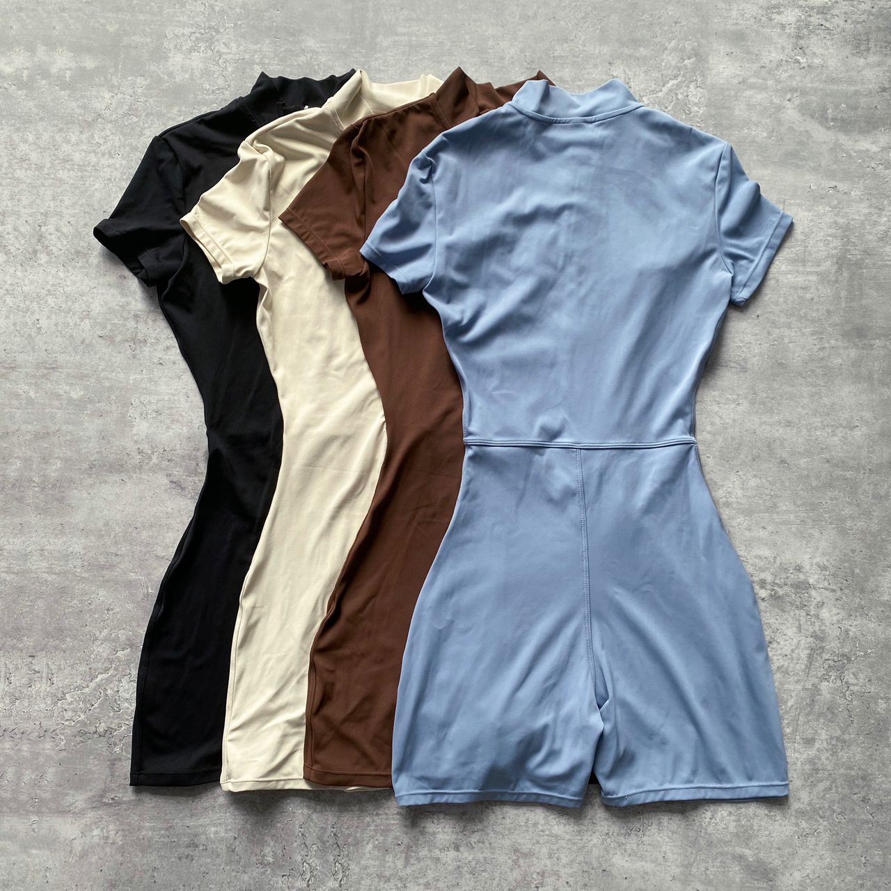 comprar-macacao-yoga-curto-com-ziper-tecido-premium-costas-macaquinho