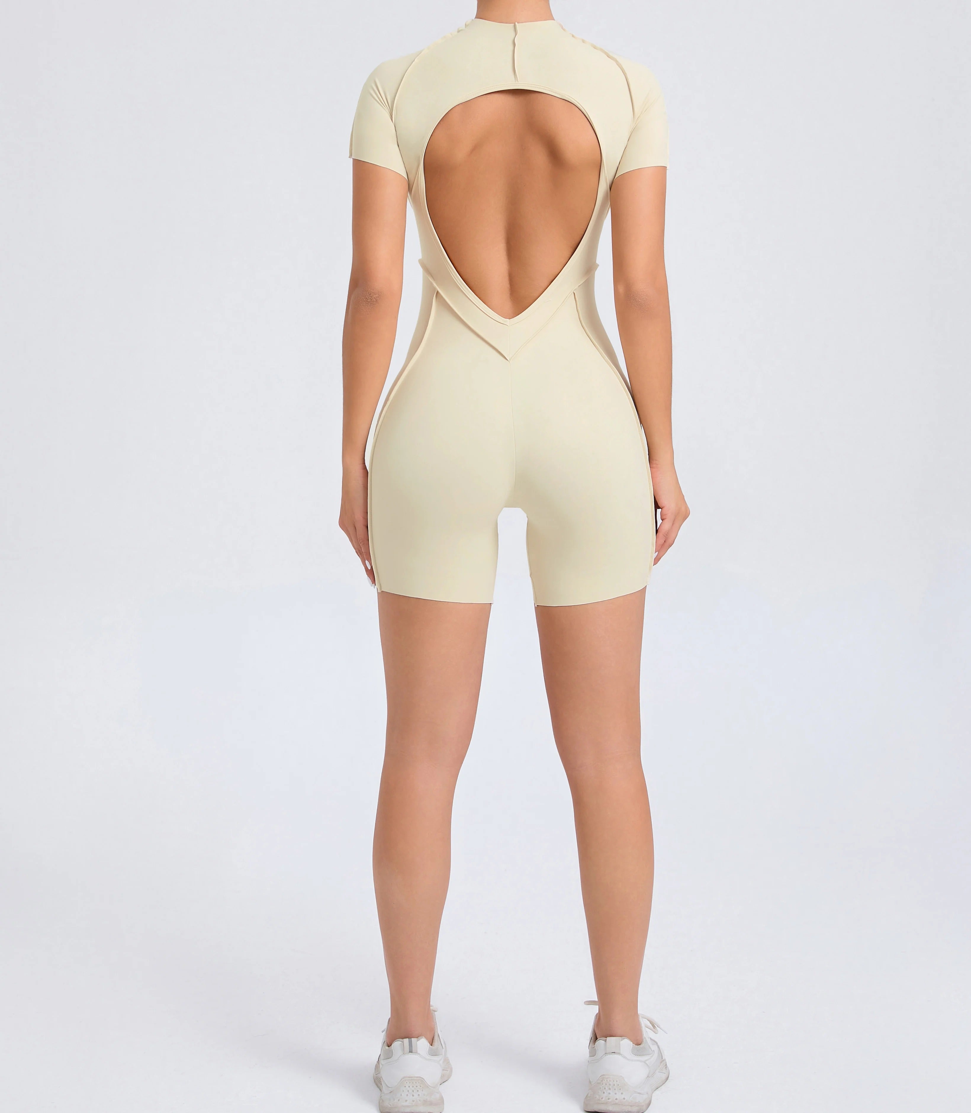 Macacão fitness, roupa ginástica, macacão sem costas, scrunch booty, yoga terno, conjunto esportivo, macacão curto feminino, roupa de treino, activewear, body fitness